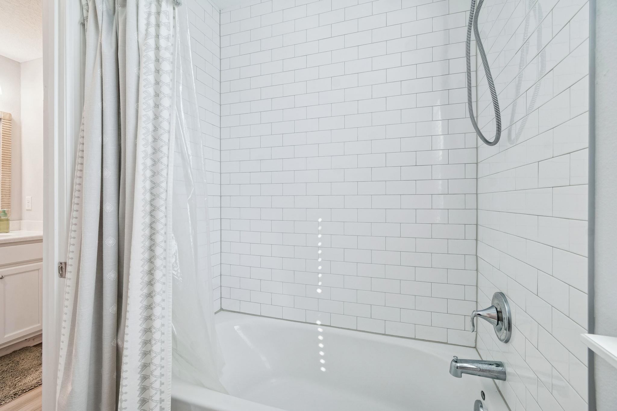 262 Killarney Avenue St. Johns, FL 32259 - Photo 53 of 100 Full bathroom featuring shower / bath combination with curtain and vanity