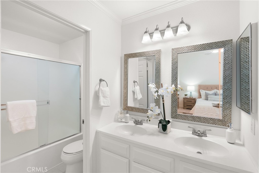 20 Havenwood Irvine, CA 92614 - Photo 14 of 34 Dual sinks in Primary Bath