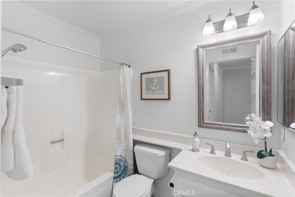 20 Havenwood Irvine, CA 92614 - Photo 18 of 34 Full Bath in the Hall