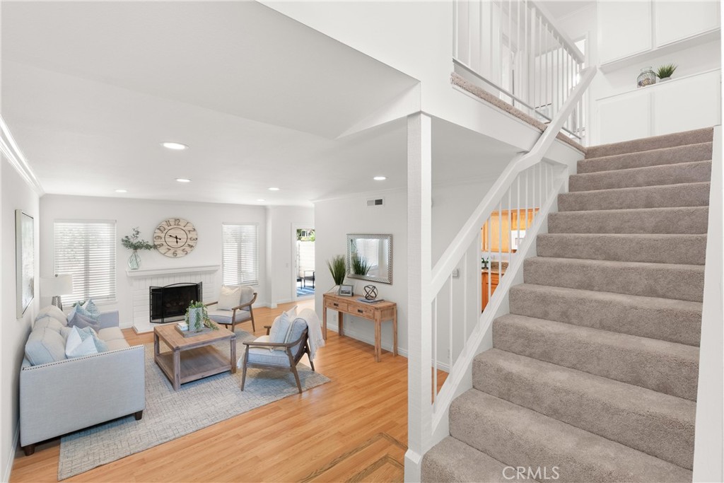 20 Havenwood Irvine, CA 92614 - Photo 2 of 34 Formal Entry and look into the Living Room