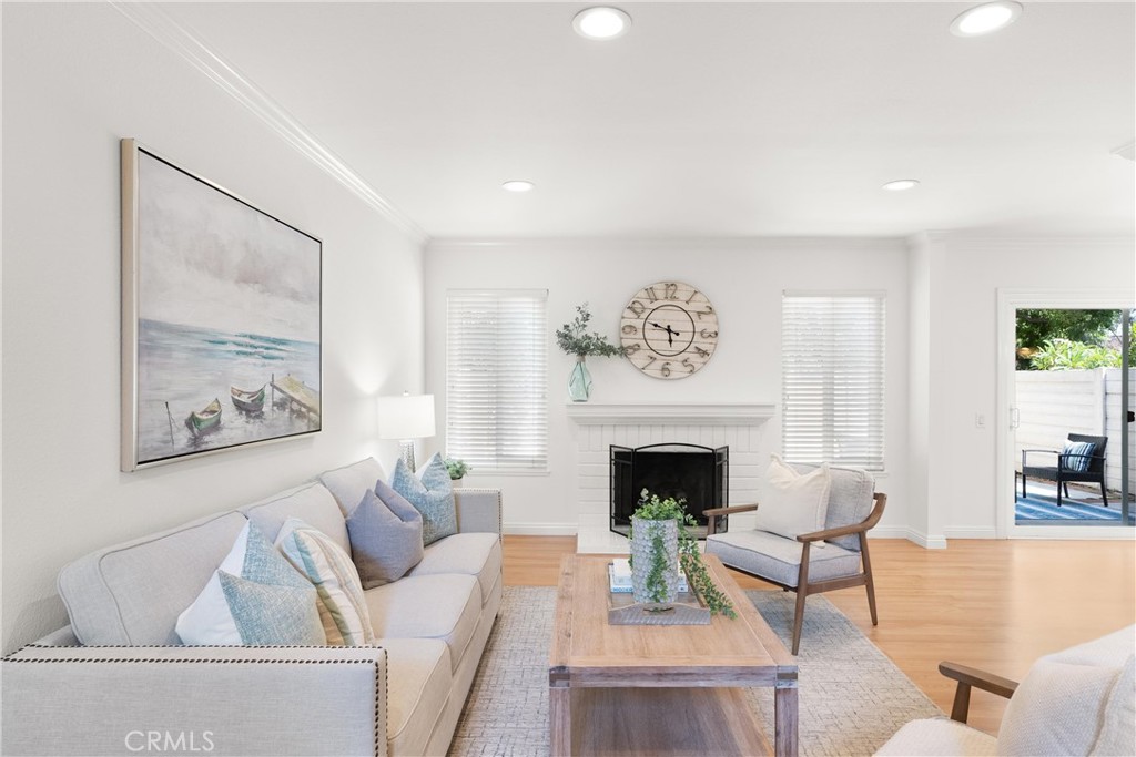20 Havenwood Irvine, CA 92614 - Photo 3 of 34 Living room with Recessed lighting and Fireplace
