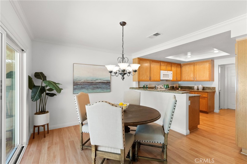20 Havenwood Irvine, CA 92614 - Photo 6 of 34 Dining Room/Kitchen area