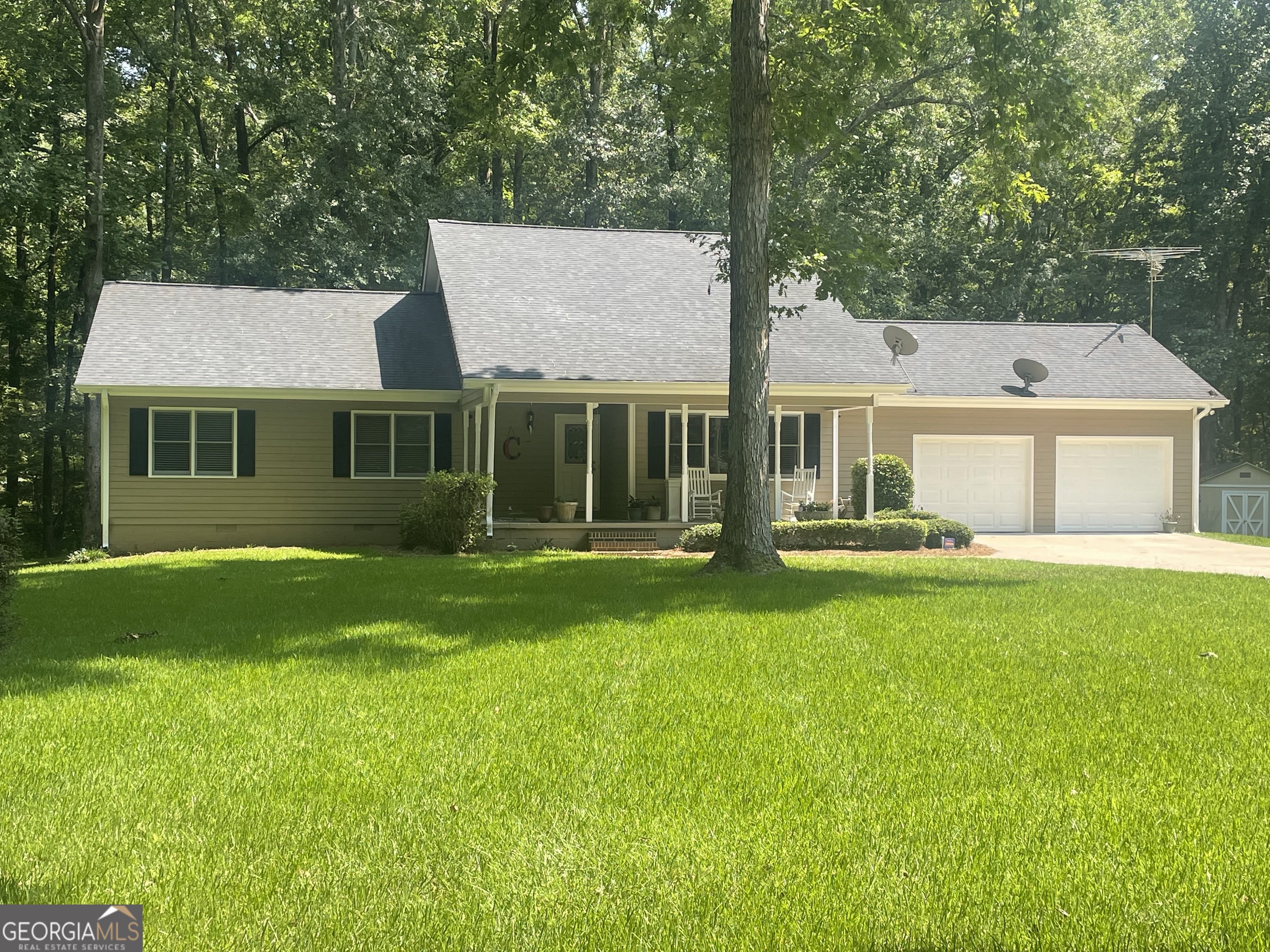 1371 Crawford Road Madison, GA 30650 - Photo 2 of 21 Gallery Image 2