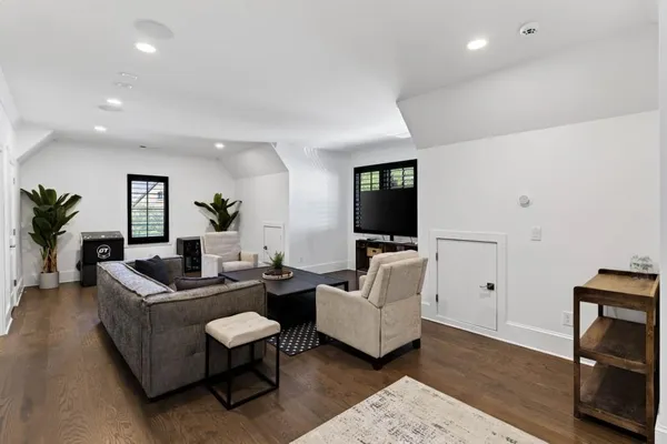 $2,350,000 | 4075 Peachtree Dunwoody Road, Atlanta, GA 30342