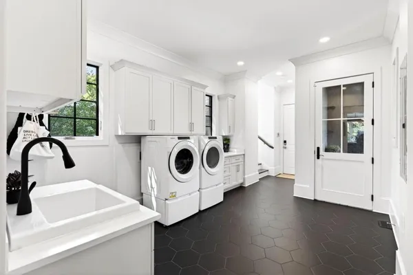 $2,350,000 | 4075 Peachtree Dunwoody Road, Atlanta, GA 30342