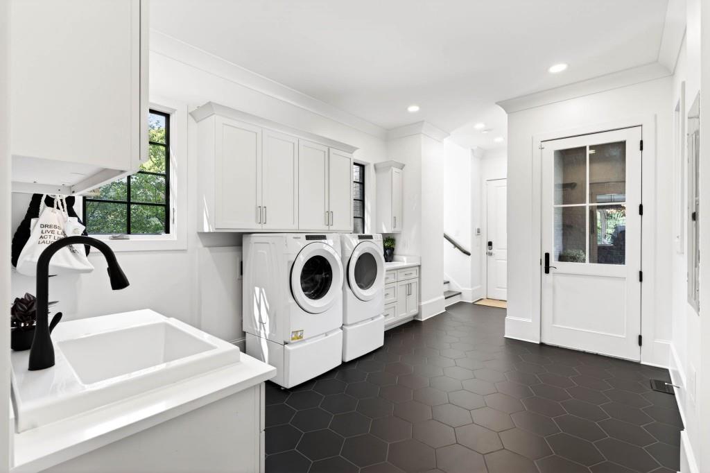 4075 Peachtree Dunwoody Road Atlanta, GA 30342 - Photo 41 of 43