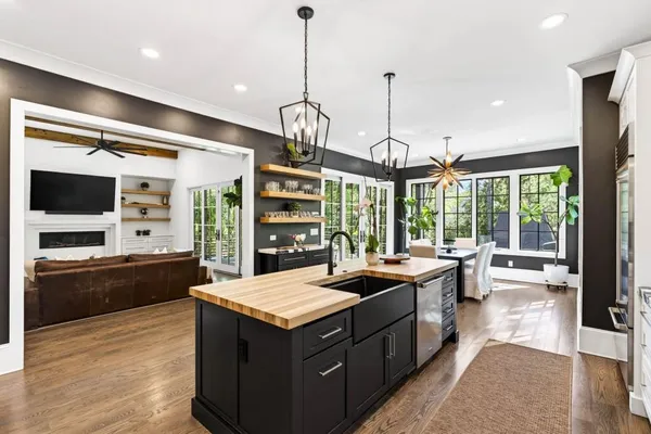 $2,350,000 | 4075 Peachtree Dunwoody Road, Atlanta, GA 30342