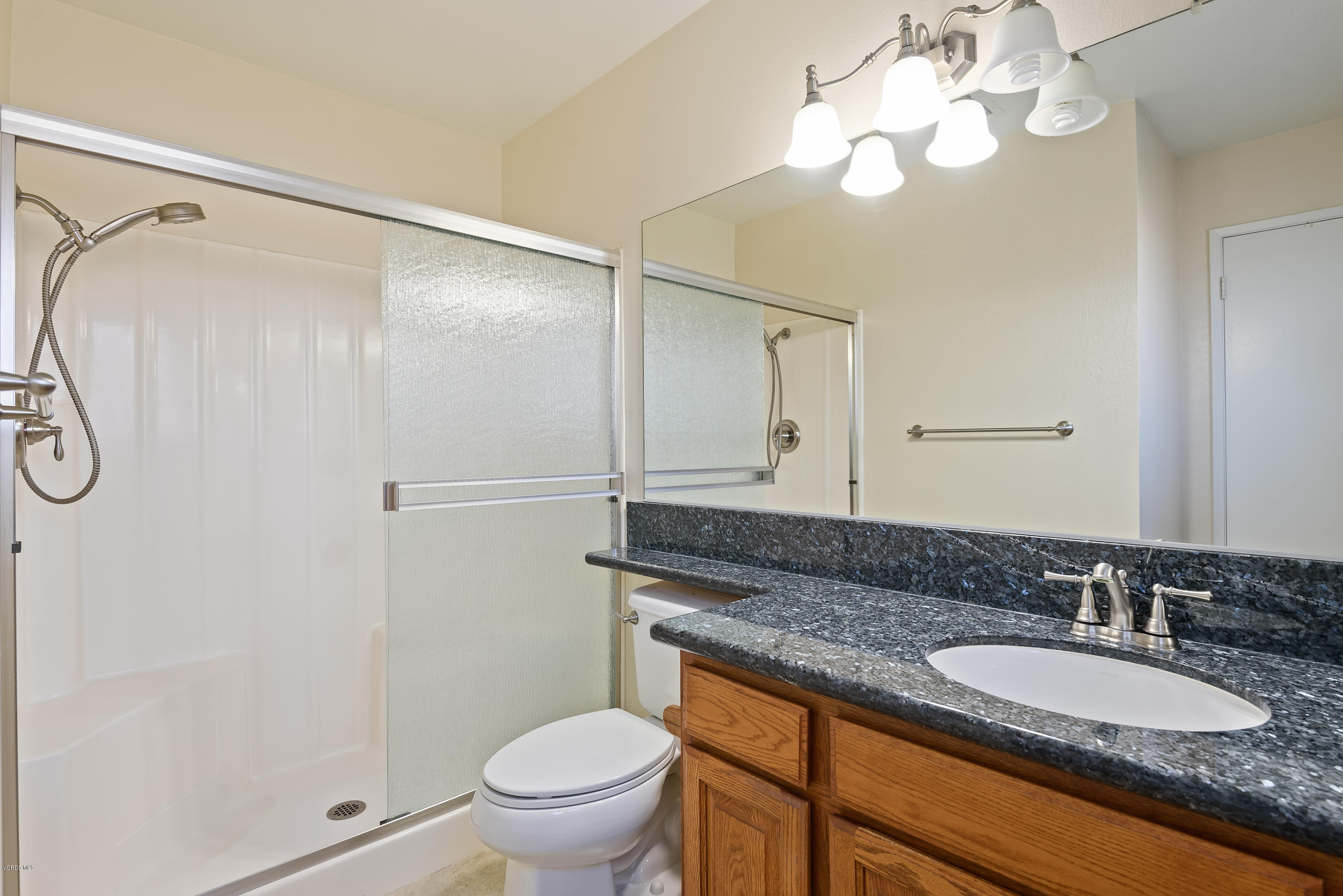 1241 Indigo Place Oxnard, CA 93036 - Photo 14 of 21 014_14 Master Bathroom