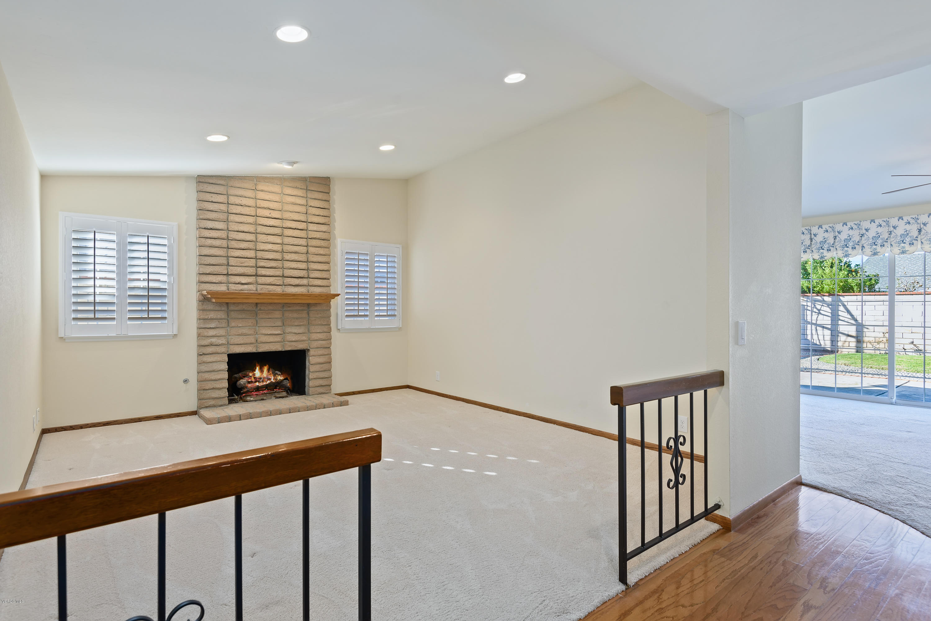 1241 Indigo Place Oxnard, CA 93036 - Photo 4 of 21 004_04 Living Room