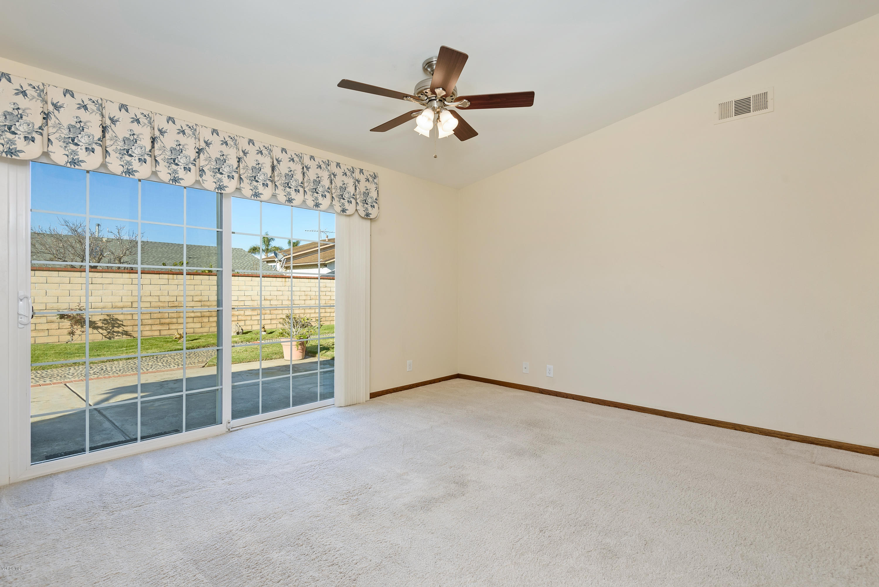 1241 Indigo Place Oxnard, CA 93036 - Photo 8 of 21 008_08 Family Room