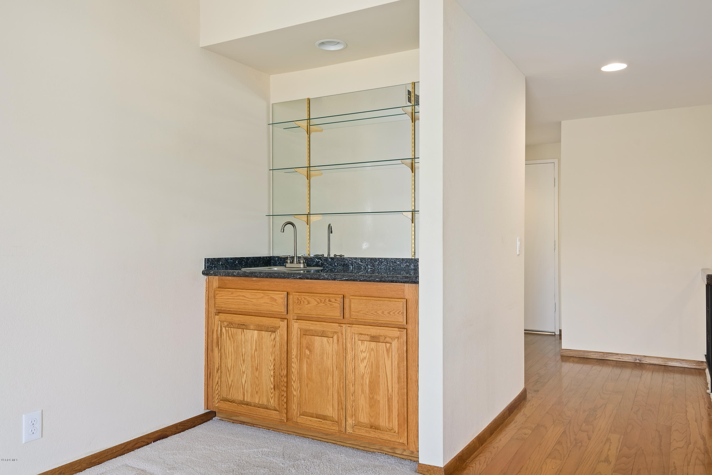 1241 Indigo Place Oxnard, CA 93036 - Photo 9 of 21 009_09 Bar