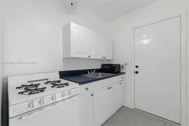 $1,800 | 126 Southwest 18th Avenue, Unit 10, Miami, FL 33135