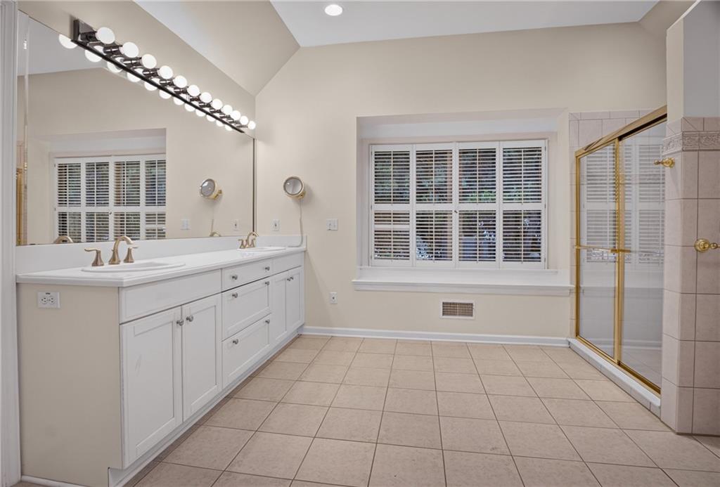 502 Farndale Road Pittsburgh, PA 15215 - Photo 26 of 50 A spacious primary bath designed for comfort and relaxaion.