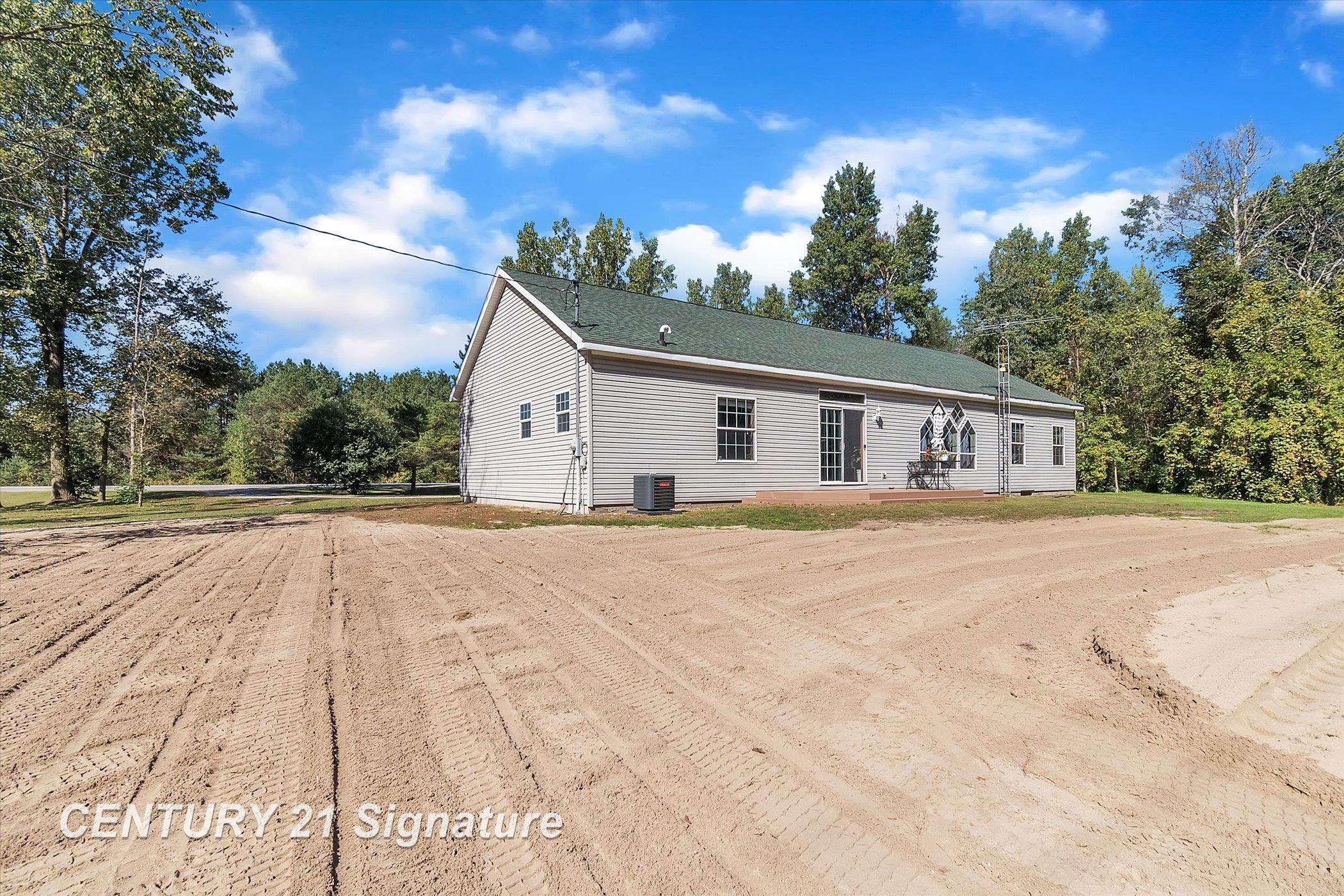 4758 North Meridian Road Hope, MI 48628 - Photo 36 of 65