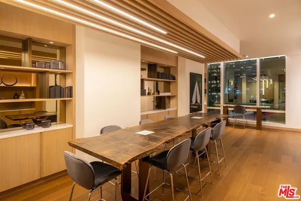 $5,800 | 1000 West 8th Street, Unit 3210, Los Angeles, CA 90017