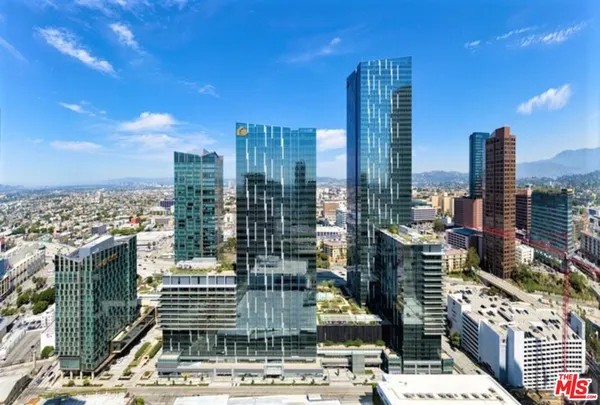 $5,800 | 1000 West 8th Street, Unit 3210, Los Angeles, CA 90017