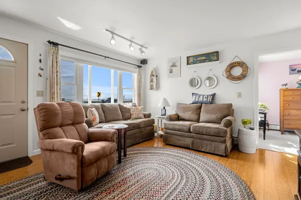 $700,000 | 501 Ocean Boulevard, Unit 1, Hampton, NH 03842