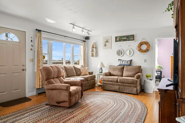 $700,000 | 501 Ocean Boulevard, Unit 1, Hampton, NH 03842
