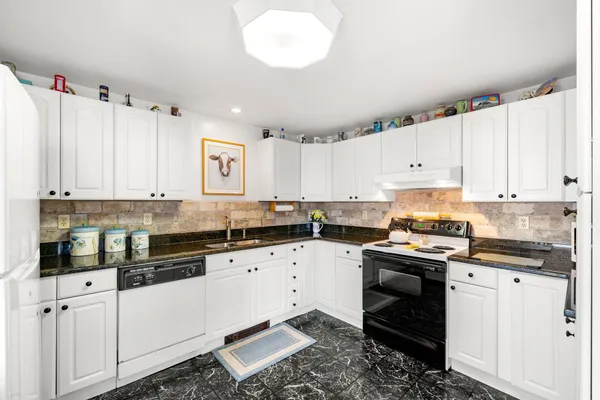 $700,000 | 501 Ocean Boulevard, Unit 1, Hampton, NH 03842