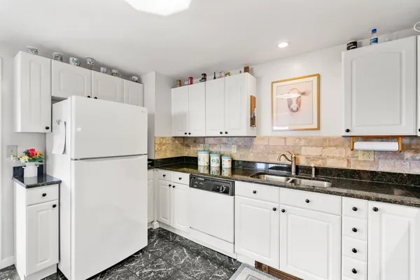 $700,000 | 501 Ocean Boulevard, Unit 1, Hampton, NH 03842