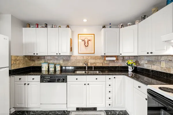 $700,000 | 501 Ocean Boulevard, Unit 1, Hampton, NH 03842