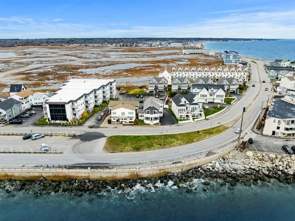 $700,000 | 501 Ocean Boulevard, Unit 1, Hampton, NH 03842