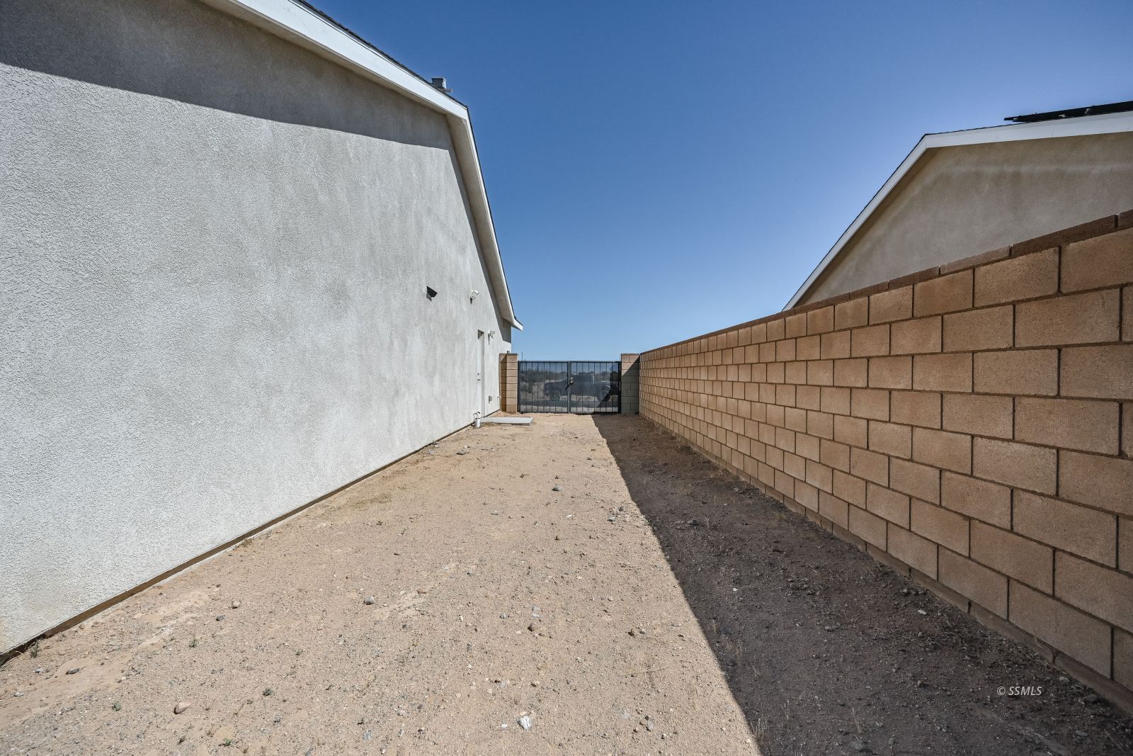 1031 West Church Avenue Ridgecrest, CA 93555 - Photo 48 of 49 a view of a garage