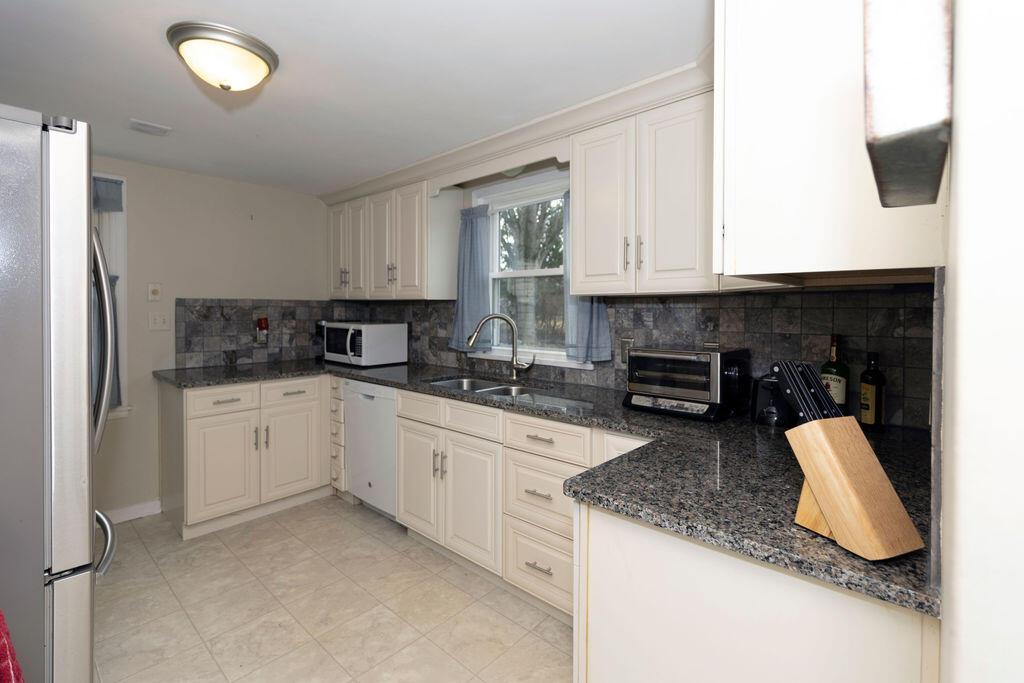 217 East Wilson Bridge Road Worthington, OH 43085 - Photo 13 of 24 Kitchen