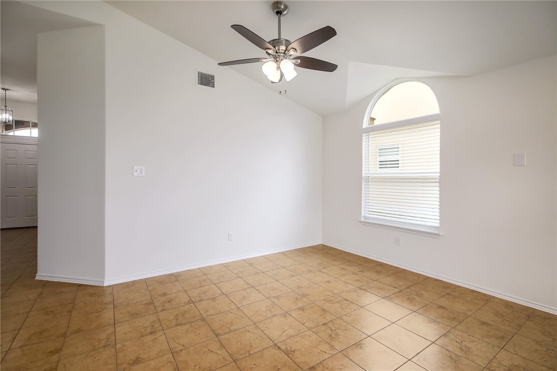 137 Langtry Lane Jarrell, TX 76537 - Photo 9 of 36