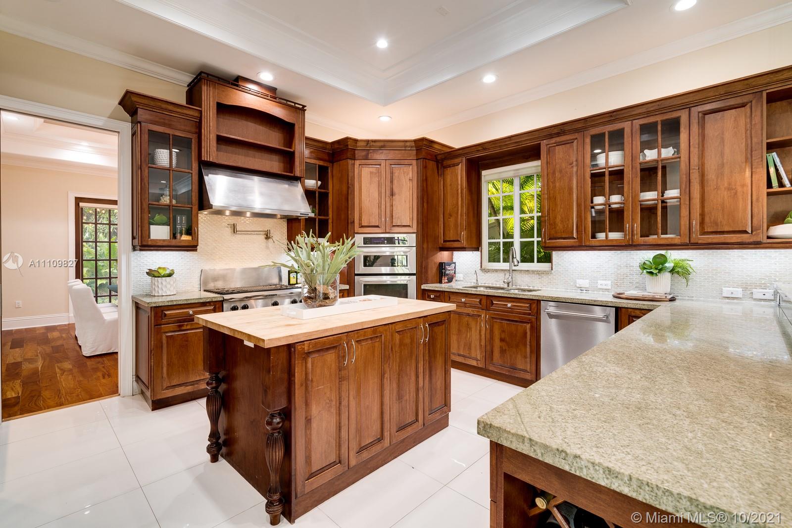 200 Ridgewood Road Coral Gables, FL 33133 - Photo 13 of 54