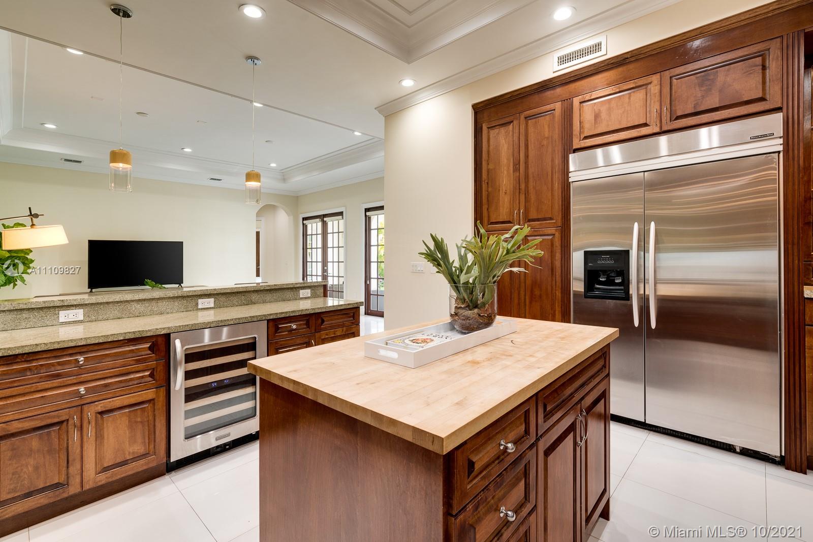 200 Ridgewood Road Coral Gables, FL 33133 - Photo 15 of 54