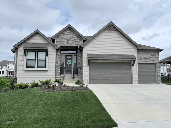 $780,000 | 23834 West 58th Place, Shawnee, KS 66226