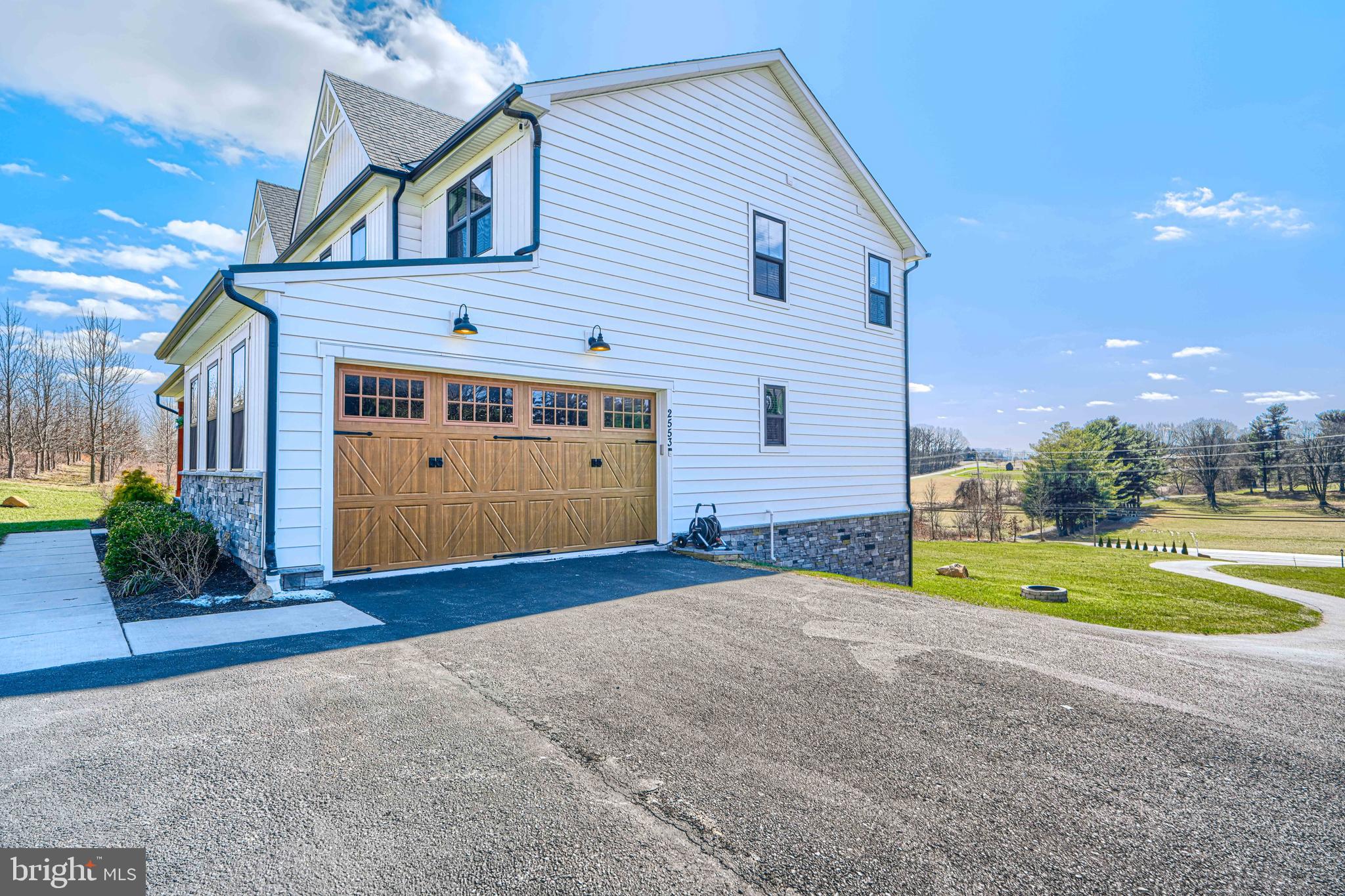 2553 Hanover Pike Hampstead, MD 21074 - Photo 3 of 60