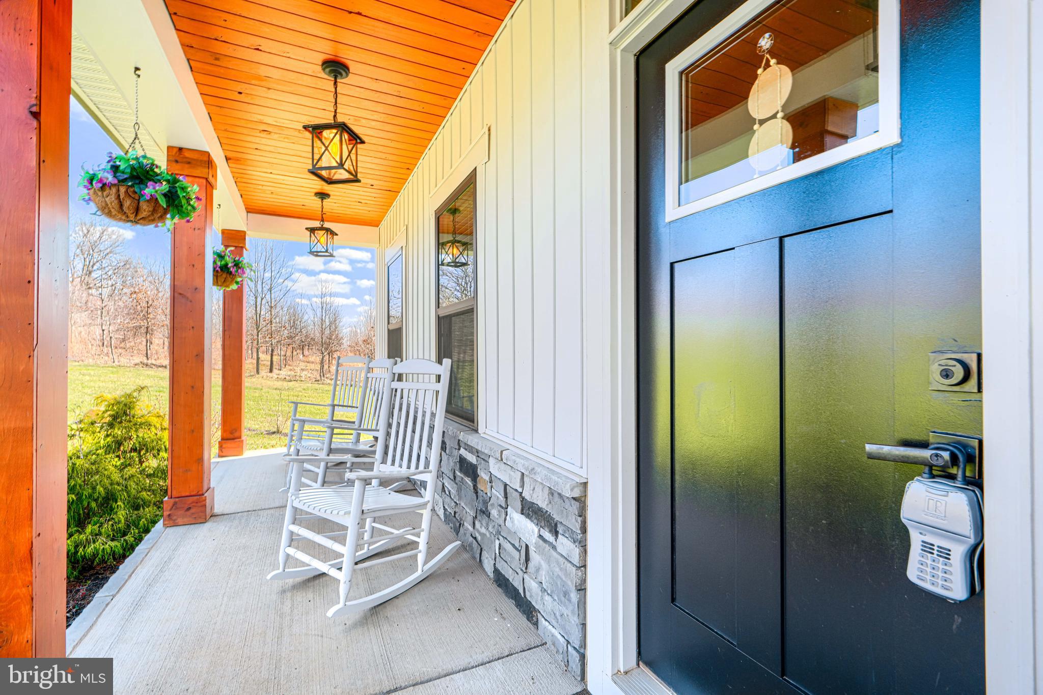 2553 Hanover Pike Hampstead, MD 21074 - Photo 4 of 60