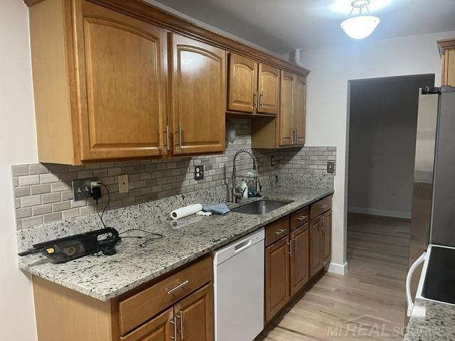3551 Crooks Road Royal Oak, MI 48073 - Photo 7 of 8 50220934-3942d819-7362-49da-9721-377be1288549.JPG