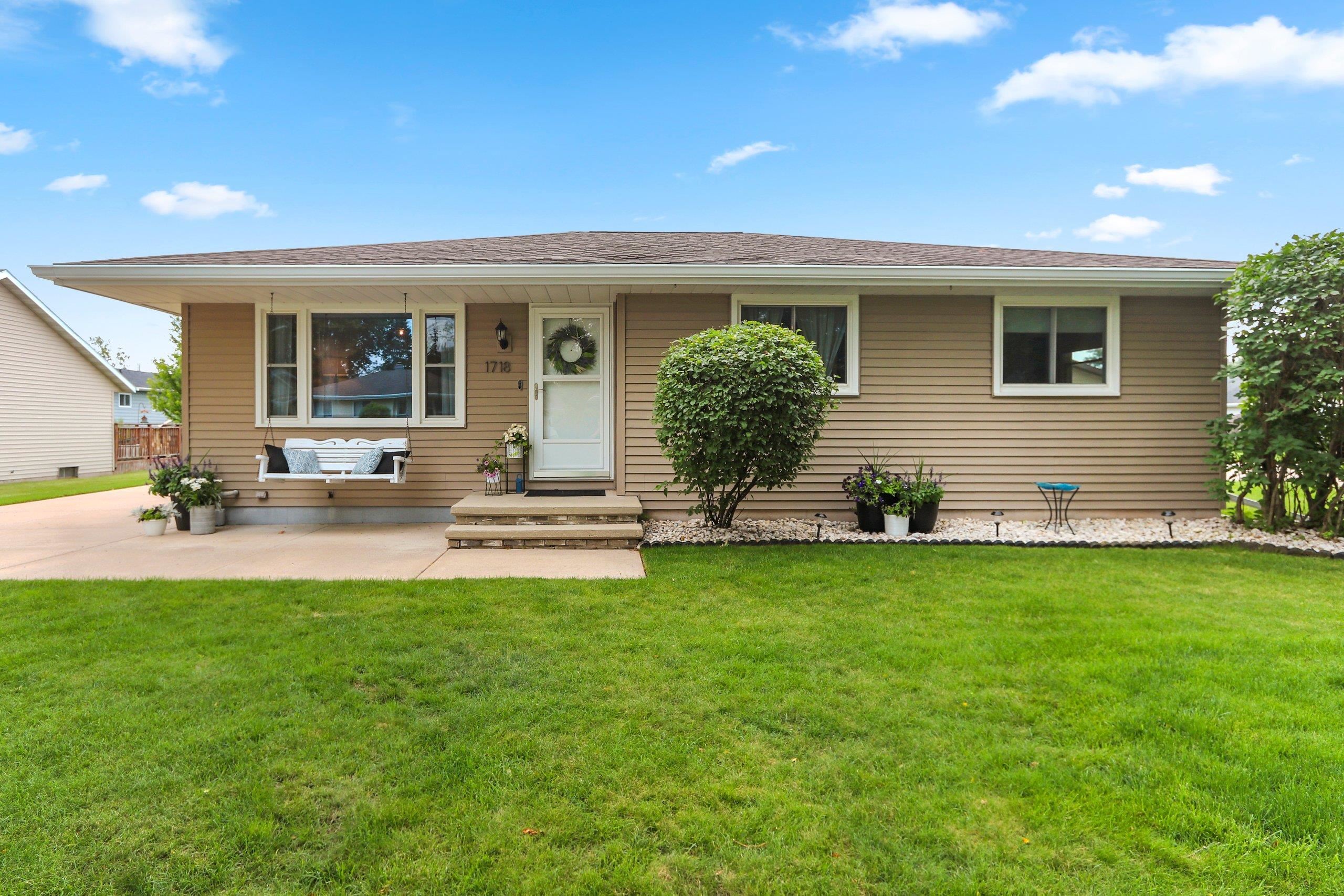 1718 Schaefer Circle Appleton, WI 54915 - Photo 7 of 68