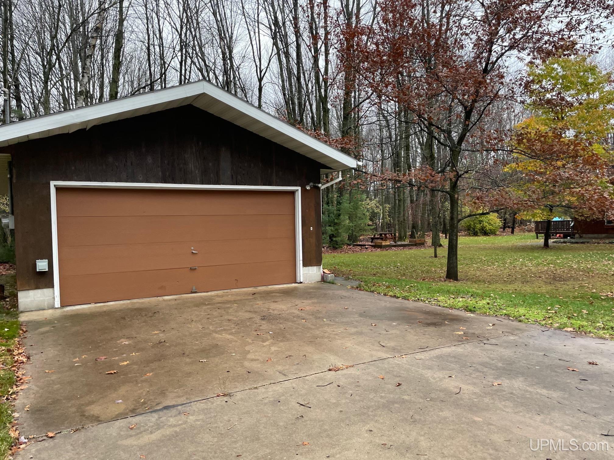 6821 75th M Road Escanaba, MI 49829 - Photo 2 of 9