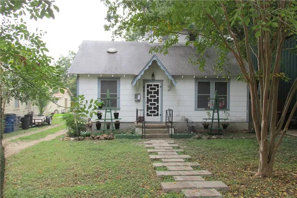 $3,190 | 4811 Red River Street, Austin, TX 78751
