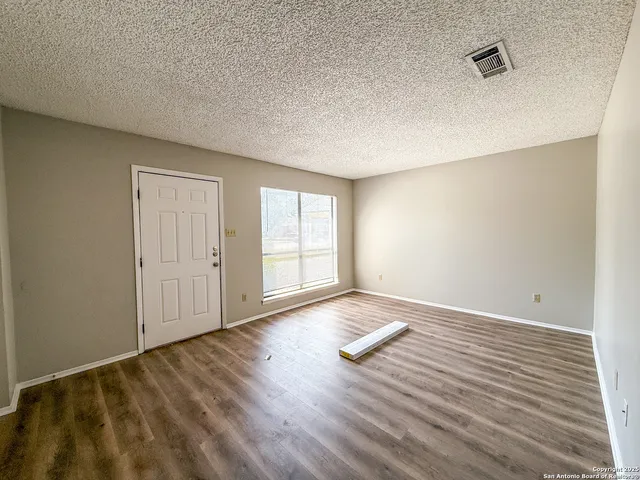 $850 | 607 Frostwood Drive, New Braunfels, TX 78130