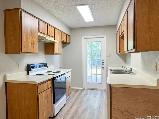 $850 | 607 Frostwood Drive, New Braunfels, TX 78130