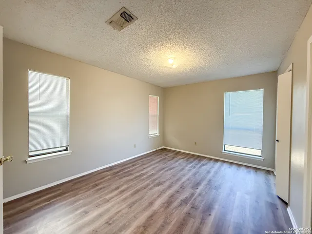 $850 | 607 Frostwood Drive, New Braunfels, TX 78130