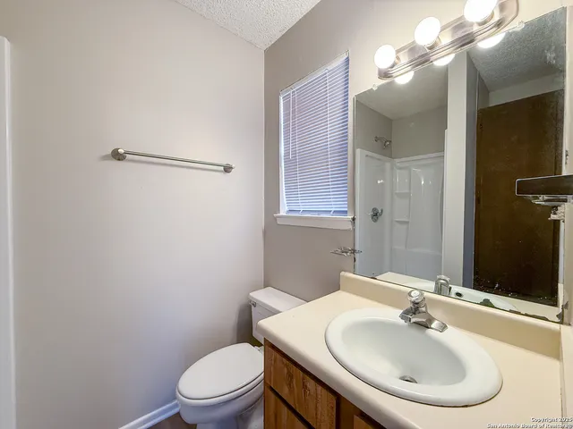 $850 | 607 Frostwood Drive, New Braunfels, TX 78130