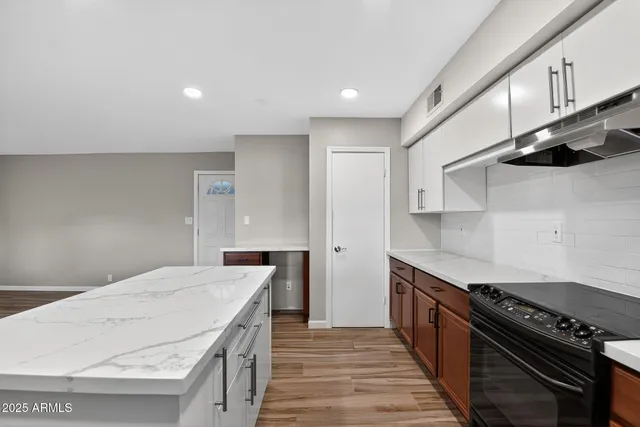 $439,900 | 4911 West Beverly Lane, Glendale, AZ 85306