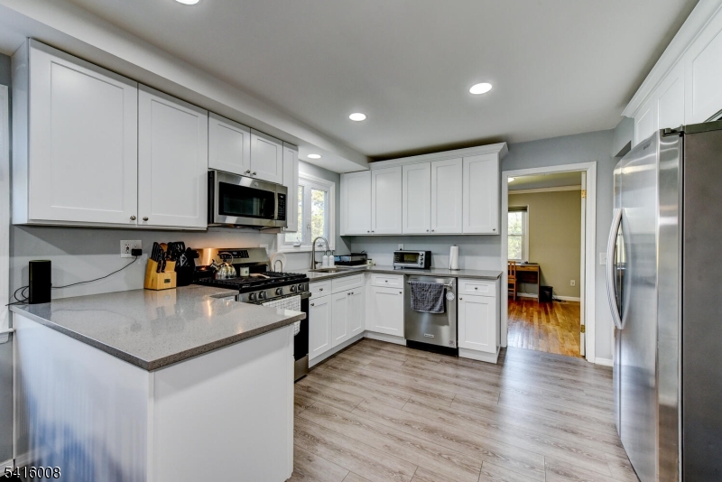 539 Lyme Rock Road Bridgewater, NJ 08807 - Photo 3 of 31