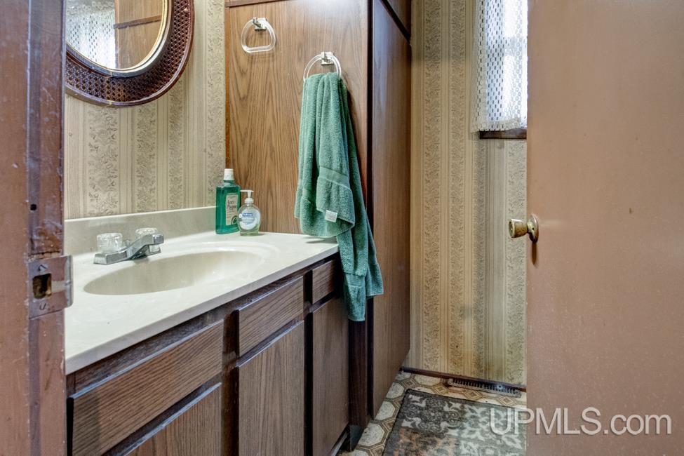 6193 G5 Road Escanaba, MI 49829 - Photo 16 of 36