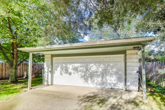 $799,500 | 734 Bonnie Brae, River Forest, IL 60305