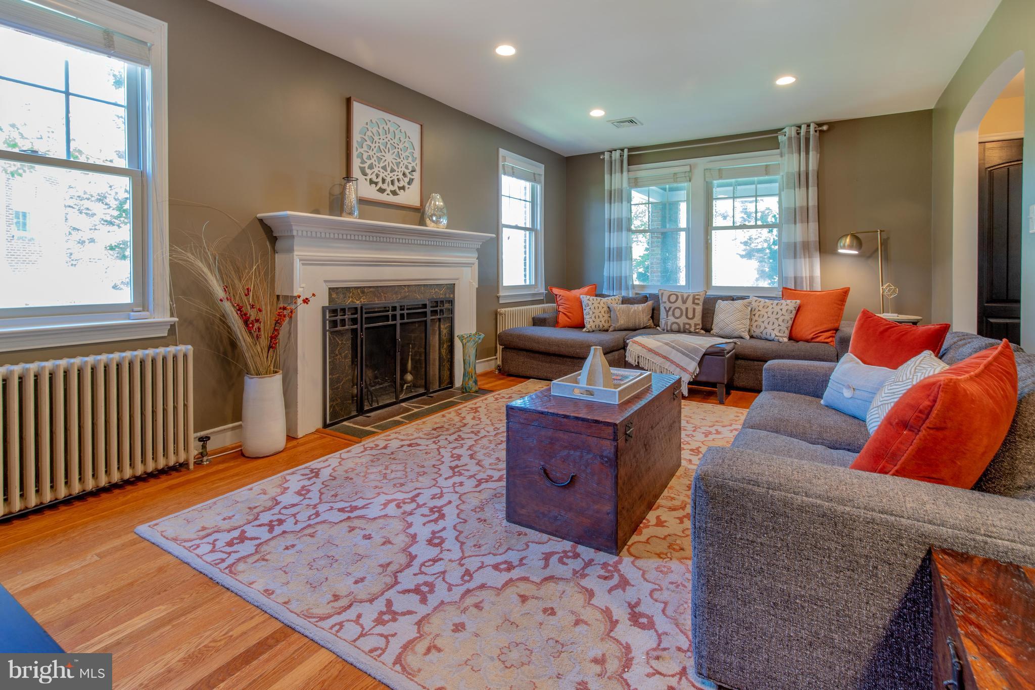 9412 Garwood Street Silver Spring, MD 20901 - Photo 5 of 30 Living Room