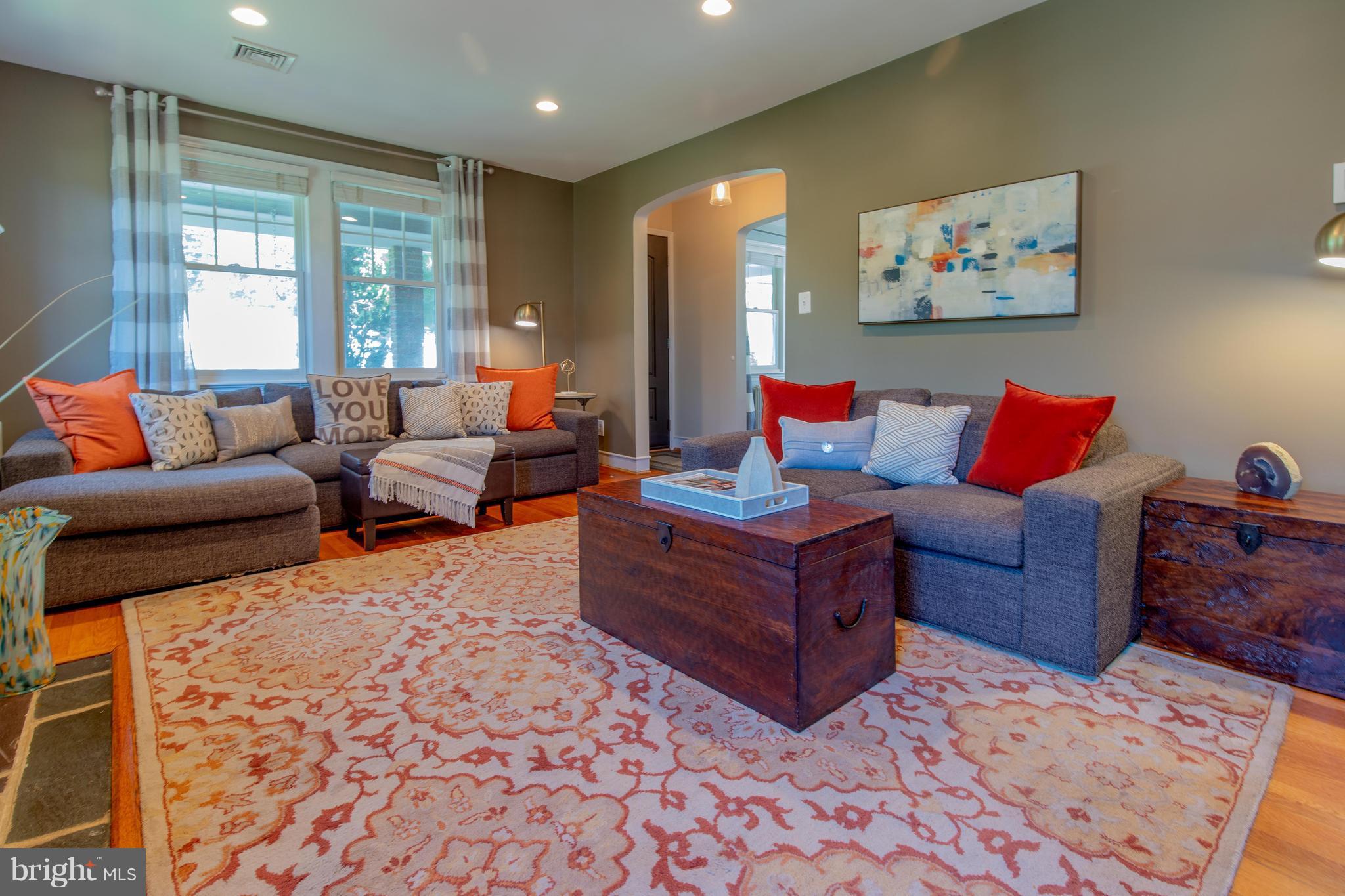 9412 Garwood Street Silver Spring, MD 20901 - Photo 6 of 30 Living Room