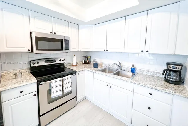 $2,000 | 1313 Northeast 118th Street, Unit 1313, Miami, FL 33161