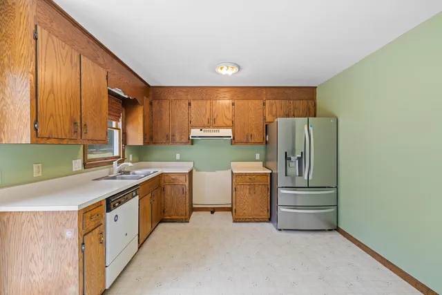 a kitchen that has a sink and a refrigerator